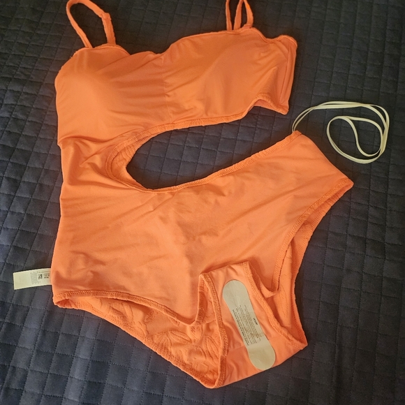 Aerie Coral cut out one piece size xl, new without tags - Picture 7 of 7